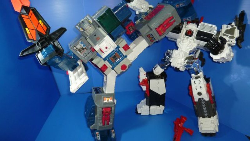 fortress maximus vs metroplex